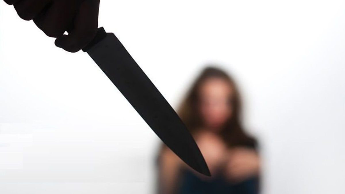 Mulher foge e escapa da morte após golpes de faca do marido durante discussão em SC; sogra teria ajudado vítima a fugir