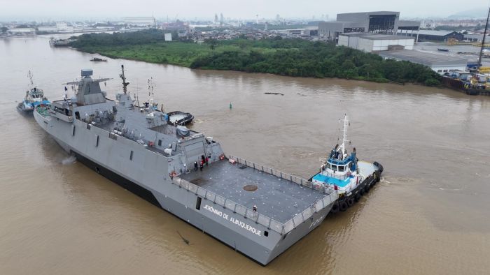 Estaleiro inicia construção de quarta fragata e tem segundo navio no mar