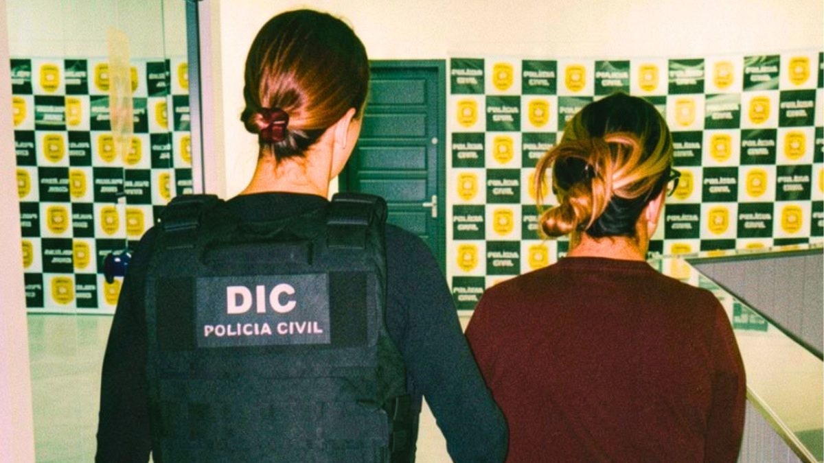 Enfermeira é presa em SC suspeita de usar profissão para aplicar golpes em idosos