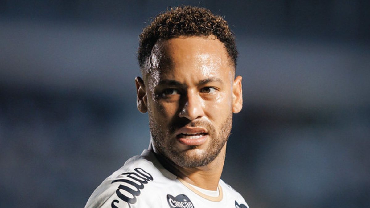 Neymar rebate jornalista antes de possível ‘sacrifício’ pelo Santos: ‘Quer que eu jogue’