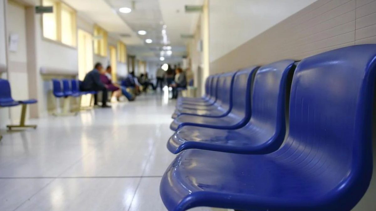 São José perde mais de 8 mil consultas médicas no SUS por faltas de pacientes e ausências sem aviso prévio travam a fila de espera na Grande Florianópolis