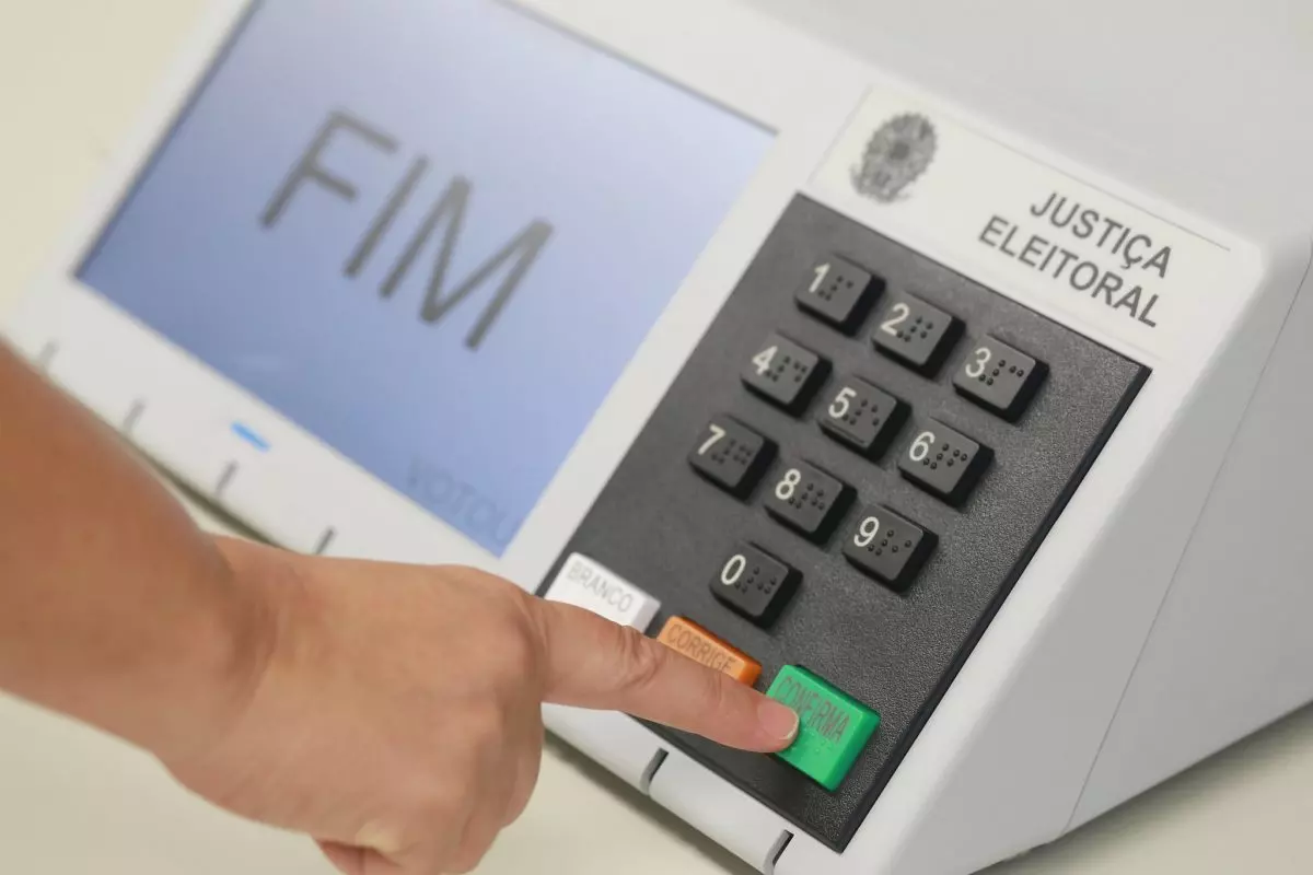 Quanto mais favorito, menos propostas? Comparação entre candidatos chama atenção