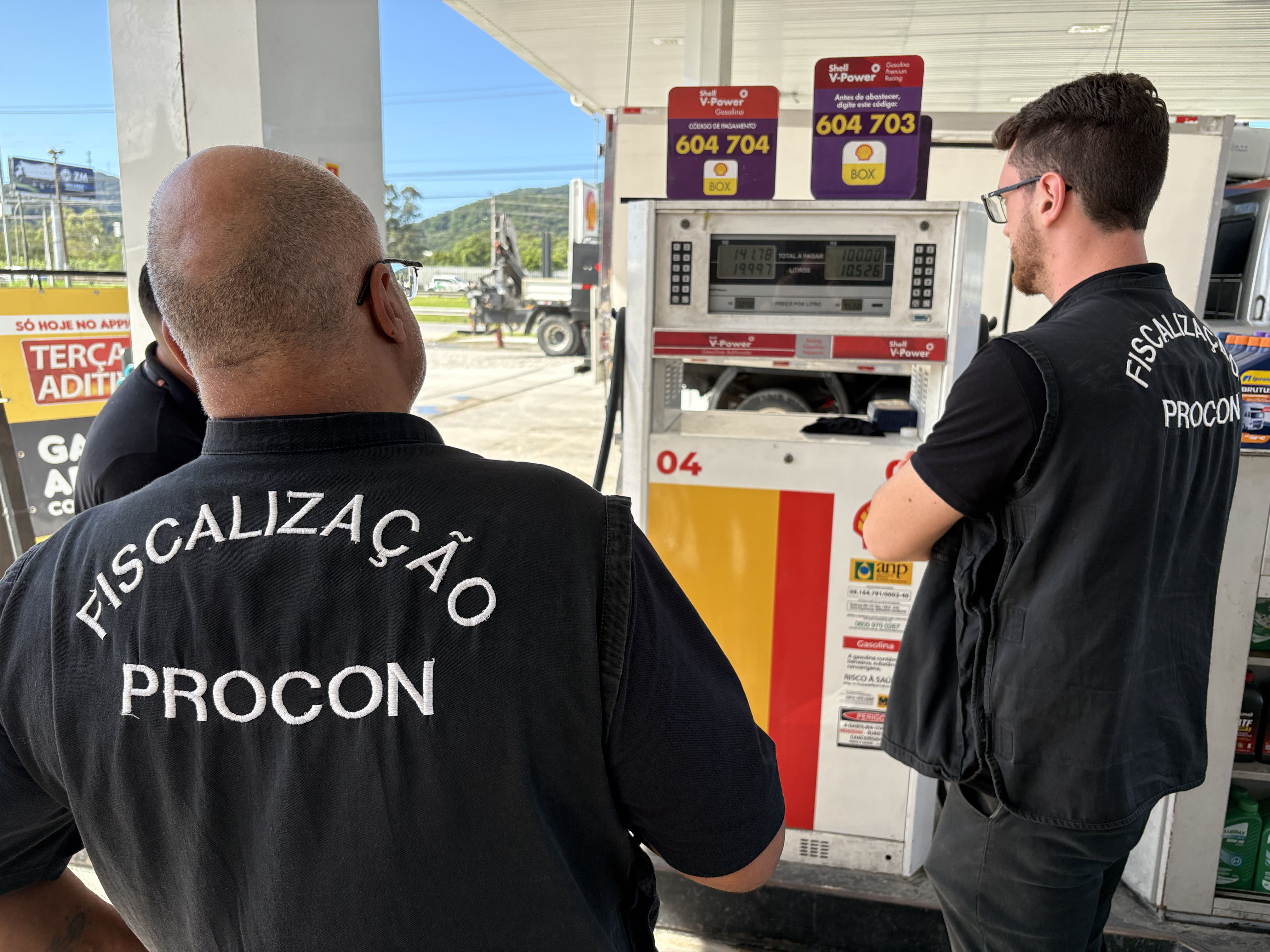 Procon autua oito postos de combustíveis por aumento injustificado de preços em Balneário Camboriú