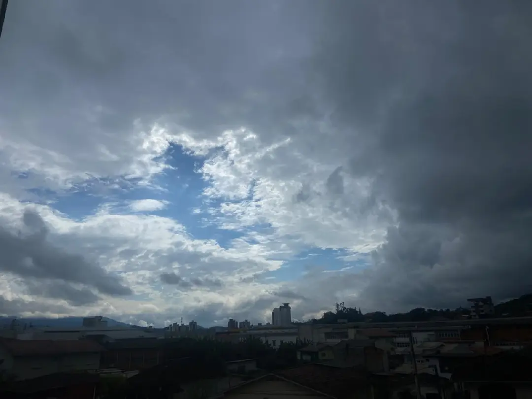 Semana de chuva chega ao fim e sol volta a aparecer em SC nos próximos dias