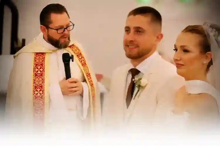 “Pau mandado, sim”: fala de padre durante casamento em Camboriú viraliza nas redes