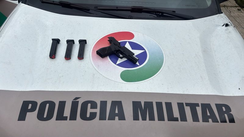 Homem atira mais de 30 vezes contra policiais e se entrega em Itajaí