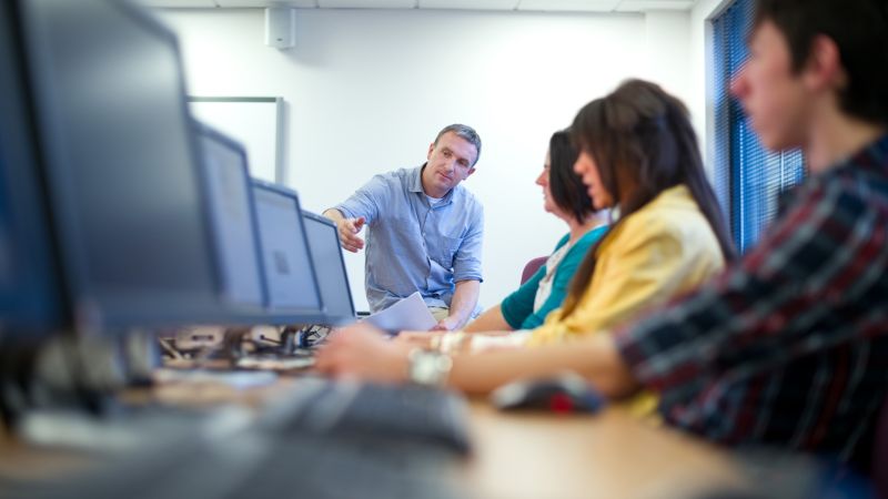 IFC oferece cursos grátis de IA e criação de aplicativos em Camboriú