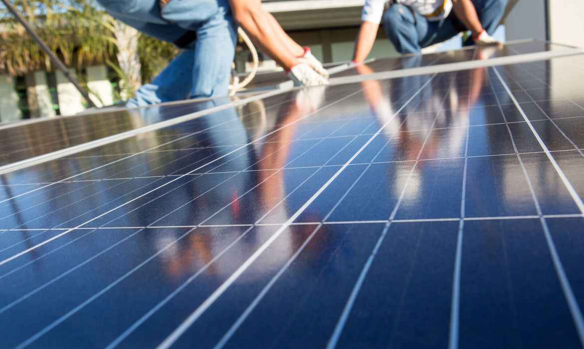 'Gato solar' vira nova frente de guerra no setor elétrico