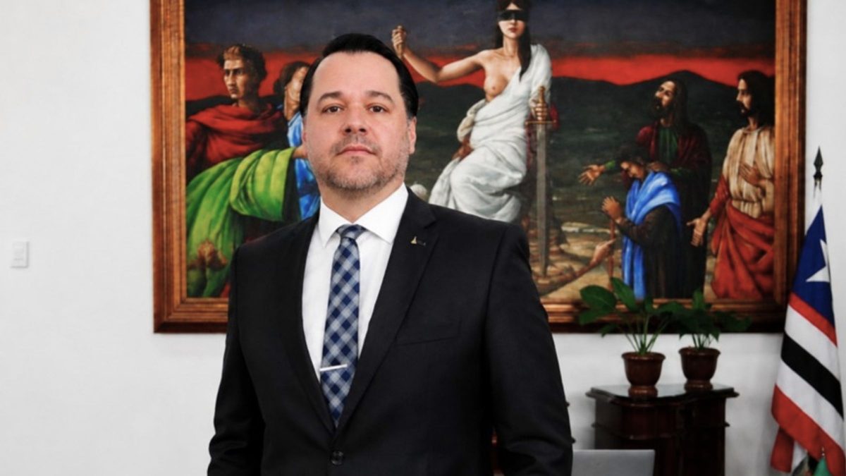 Juiz reclama que renda despencou de R$ 88,5 mil para R$ 41,6 mil após ter penduricalhos cortados pelo STF, mas diz pensar até em demissão: ‘não sei o que farei’