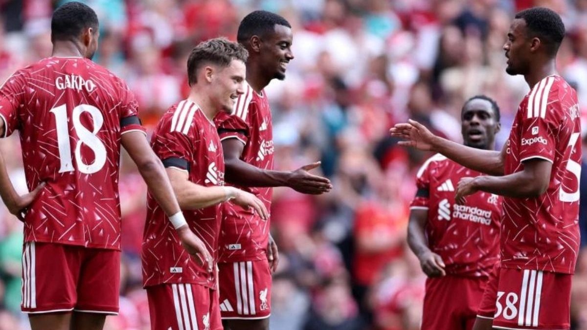 Liverpool x Como: onde assistir ao vivo, horário, palpite e escalações do amistoso