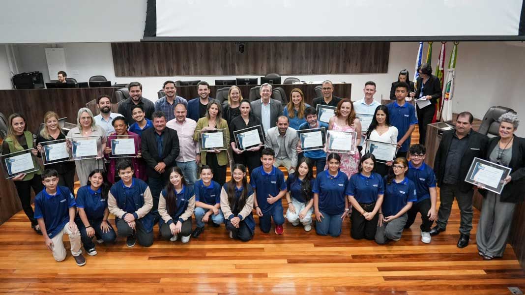 Prêmio Professor Nota Dez 2026 recebe indicações de escolas de Balneário Camboriú
