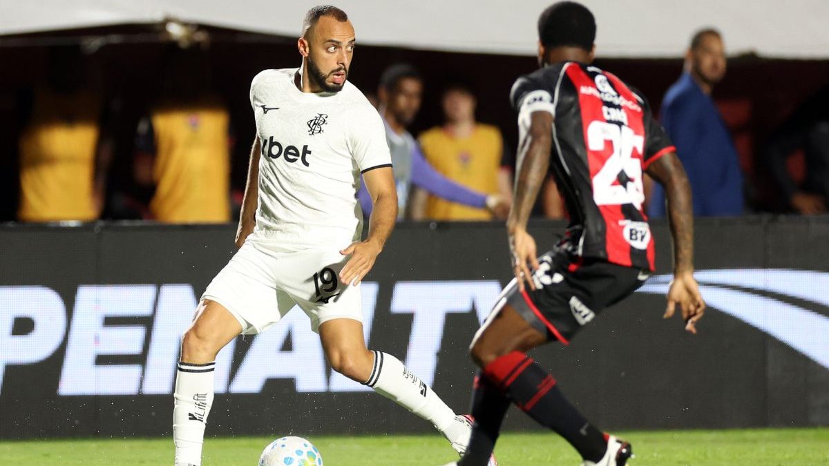 Expulsão de Arthur Cabral, do Botafogo, estreia ‘Lei Vini Jr.’ no Campeonato Brasileiro; entenda