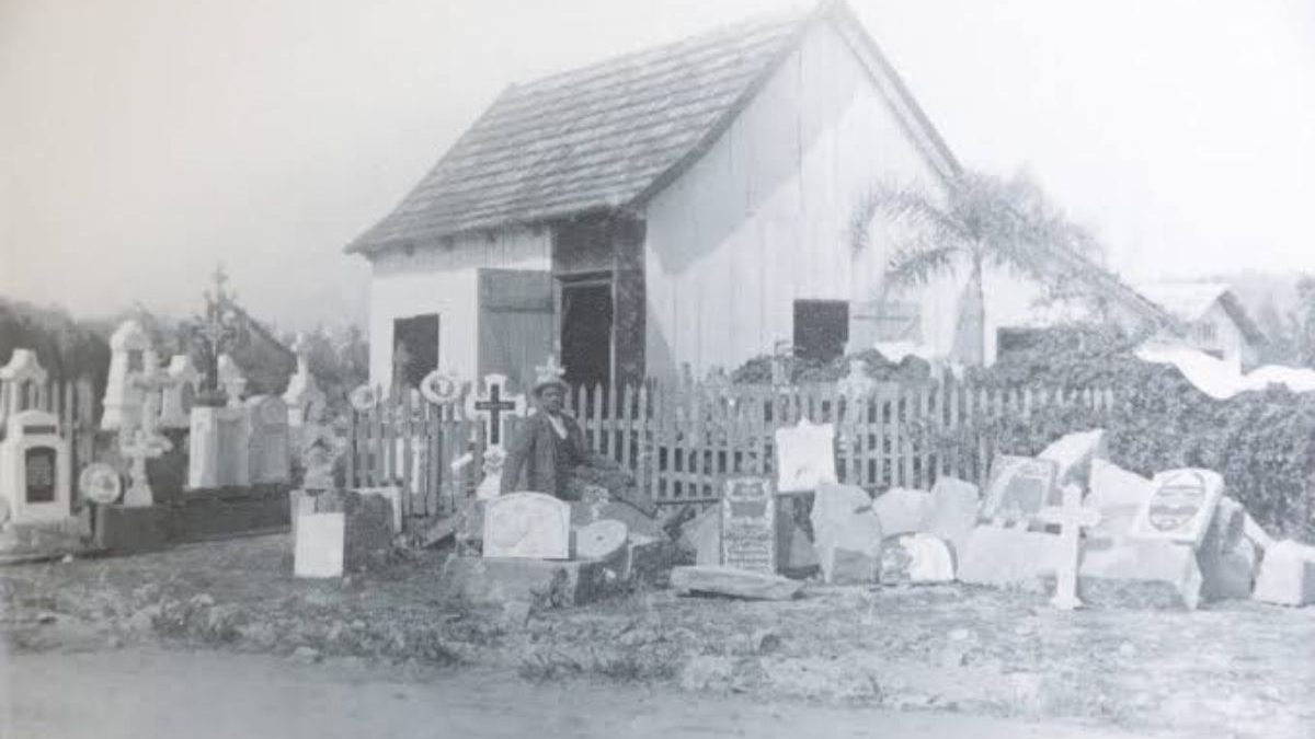 Família de imigrantes alemães encontrou pedras ao chegar a SC e transformou surpresa em negócio de lápides centenário que atravessa gerações