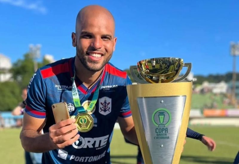 Zagueiro Rony volta para sua terceira passagem pelo Marcílio