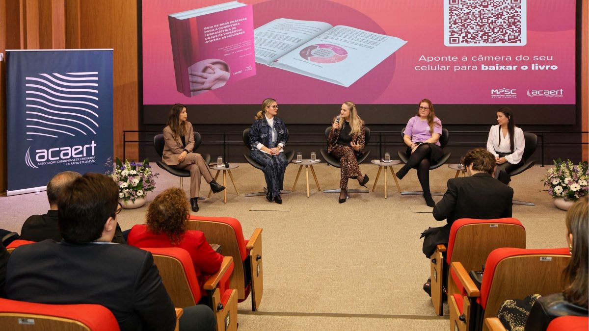 Feminicídio e naturalização da violência são temas de discussão entre jornalistas e comunicadores no MPSC