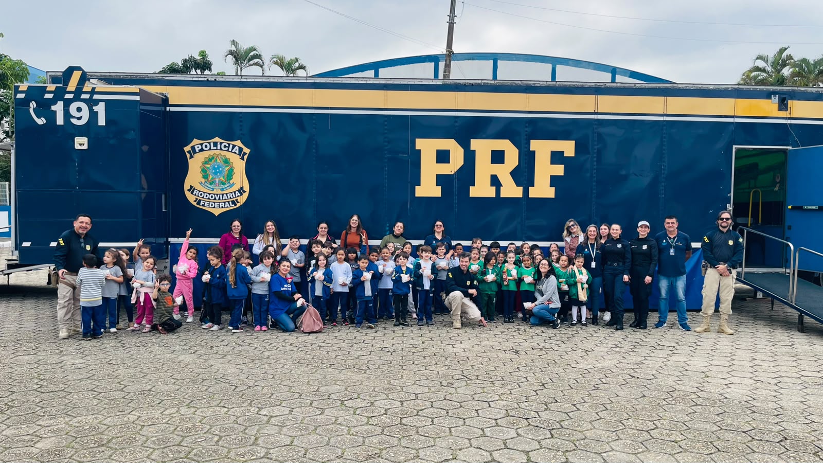 Ações da Carreta Educativa da PRF seguem até sexta-feira em Balneário Camboriú