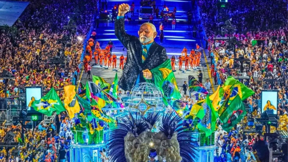 Ação no TSE questiona uso de recursos públicos em homenagem a Lula durante desfile da Acadêmicos de Niterói no Carnaval de 2026