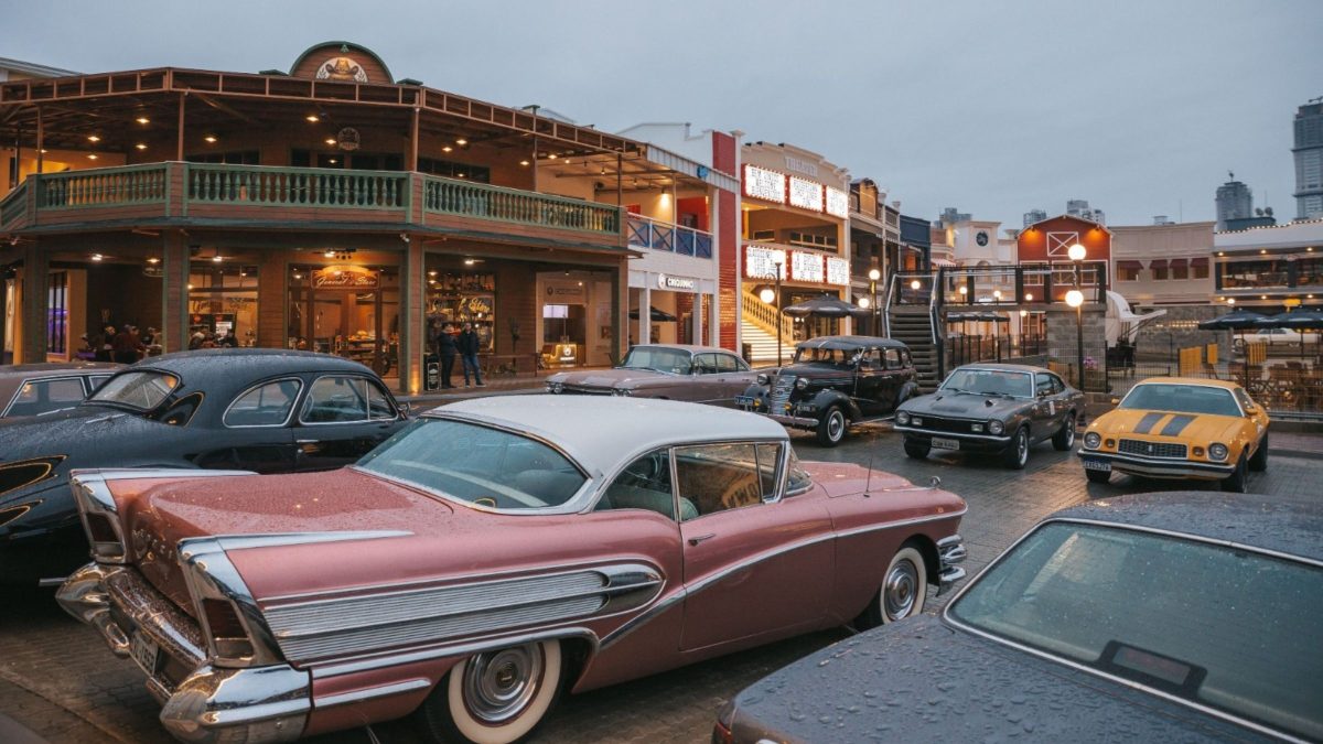 Capela de Las Vegas, carros clássicos e clima retrô: conheça novo espaço estilo ‘norte-americano’ em Balneário Camboriú