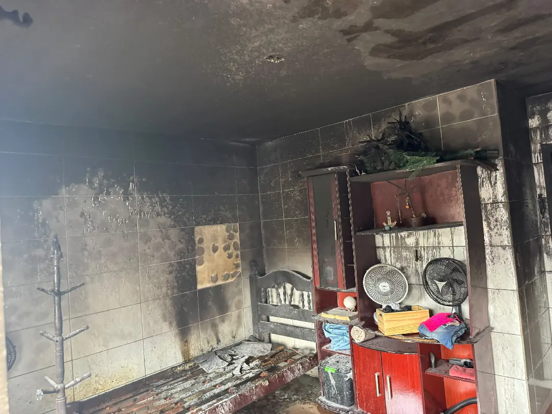 (VÍDEO) Moradora inala fumaça após incêndio no Dom Joaquim