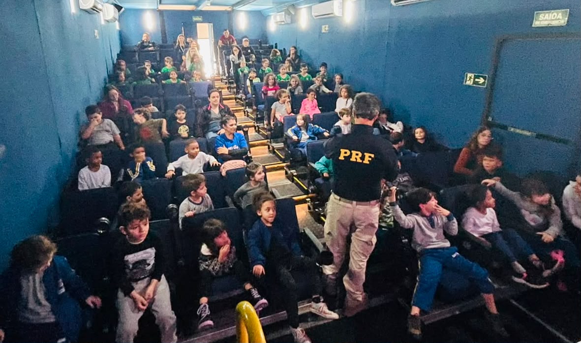 Carreta Educativa da PRF segue com atividades até sexta-feira em Balneário Camboriú