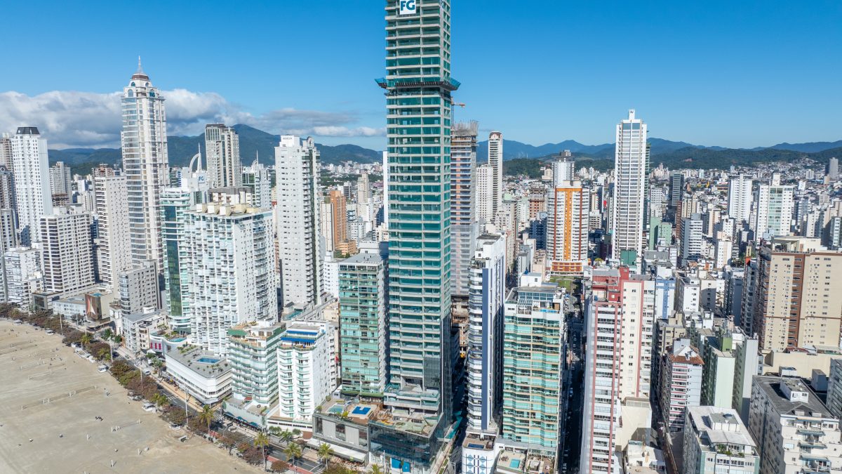 Com Super El Niño no radar, megaobras de Balneário Camboriú adotam estratégia contra chuva, vento forte e ciclones