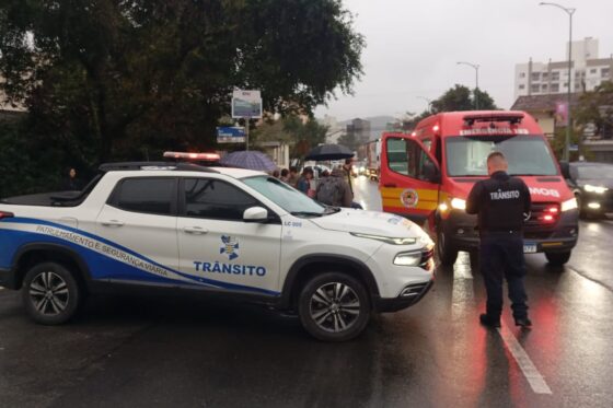 Idosa de 71 anos é atropelada por motoneta ao atravessar a Avenida Martin Luther
