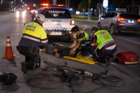 Ciclista é atropelado na Marginal Oeste e motorista deixa o local sem ser identificado