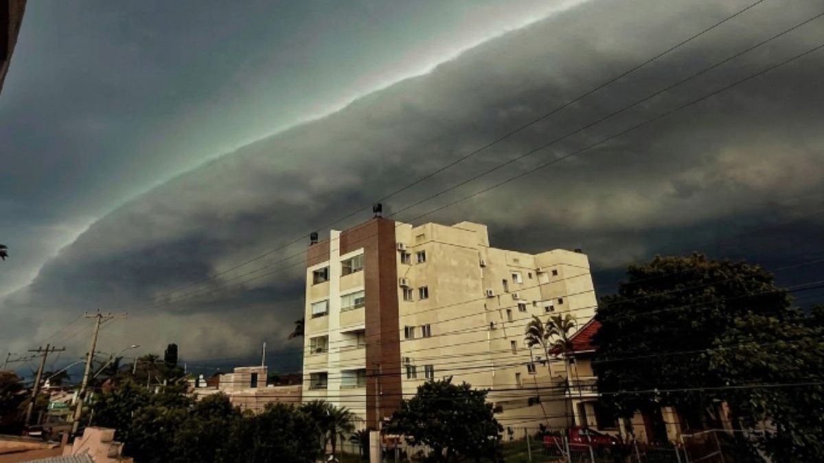 Ciclone deixa 6 estados em alerta para ventos de 100 km/h; veja onde pode ocorrer 'chuvarada' de até 100 mm
