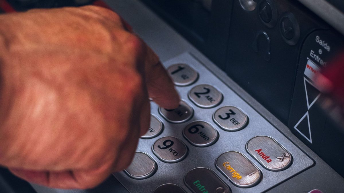 Bancários podem paralisar atendimento em todo o Brasil nesta quinta-feira (20) após impasse sobre reajuste salarial