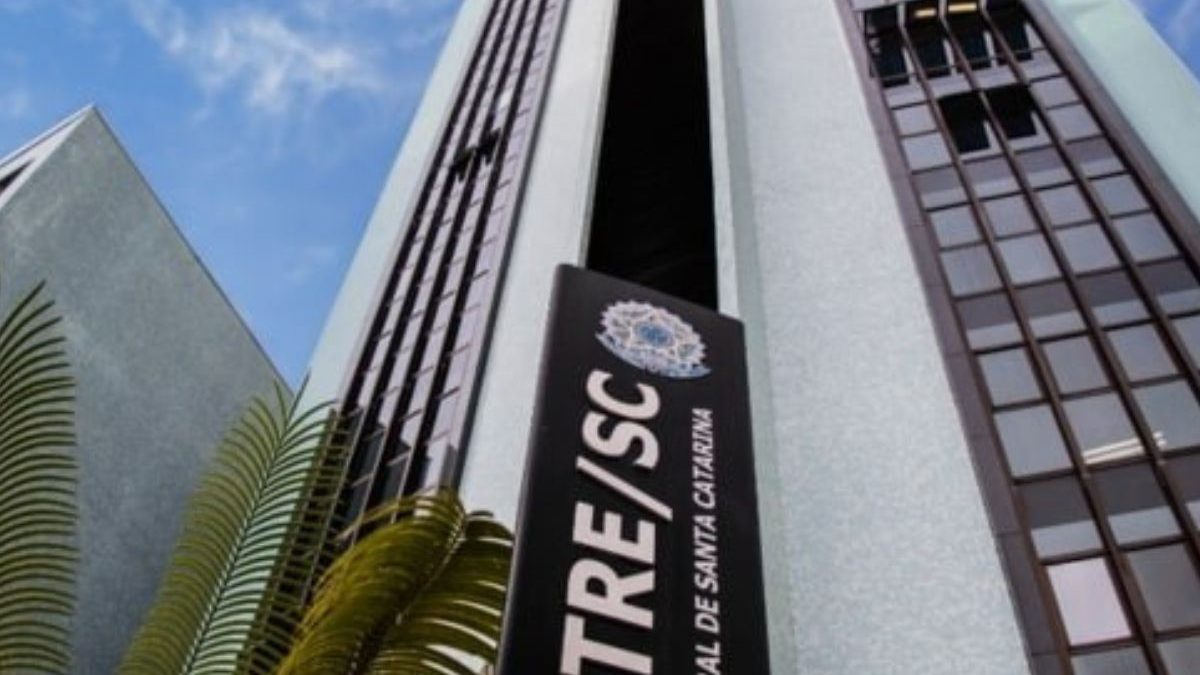 TRE-SC derruba pesquisa que citava cidades do Maranhão; e aplica multa de R$ 93 mil