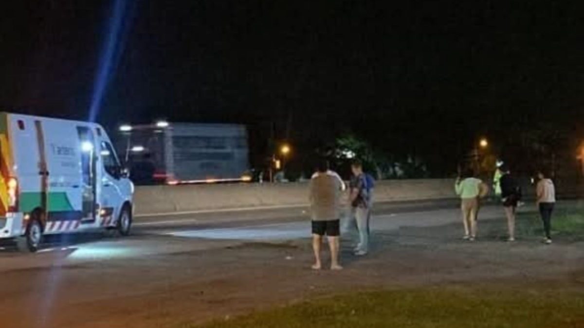 Homem morre atropelado na BR-101 em SC e faixa fica interditada