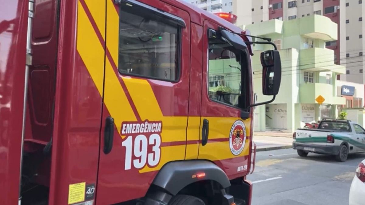 Rompimento de tubulação de gás obriga moradores a evacuarem prédio no centro de Itajaí