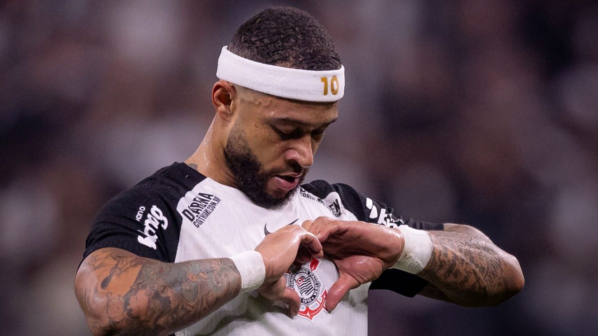 ‘O propósito não se encerrou’: Corinthians anuncia renovação de Memphis Depay; veja o salário