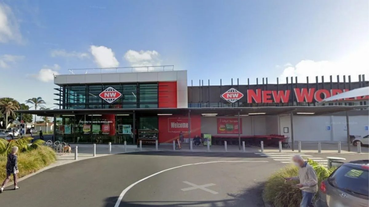 Mulher tem parada cardíaca em estacionamento de supermercado e recebe multa de cerca de R$ 150, mesmo após paramédicos dizerem que ela ficou tecnicamente morta