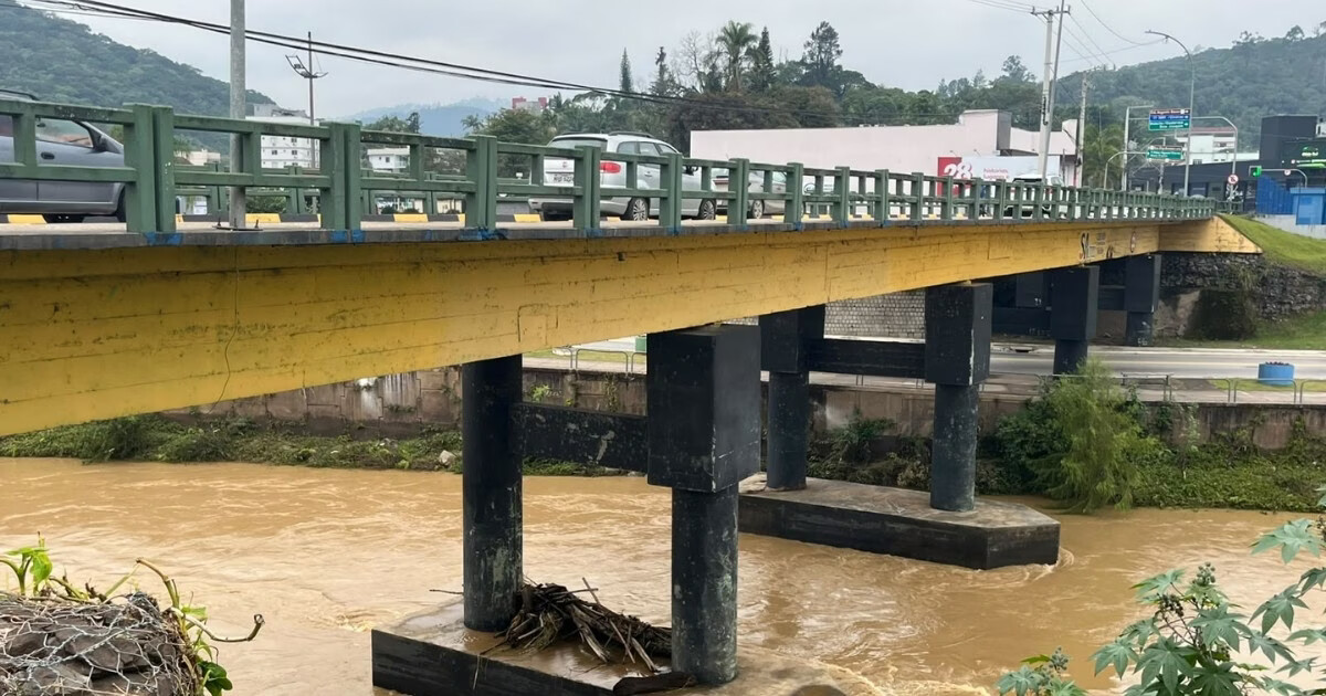 Vereador de Brusque sugere uso de pilares de pontes para monitorar nível dos rios