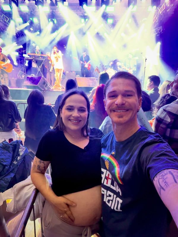 Analua ainda nem nasceu e já foi ao primeiro show de Armandinho