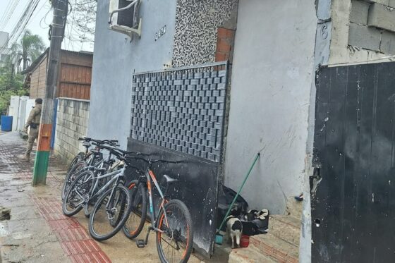 Cinco bicicletas furtadas de garagem são recuperadas e 2 pessoas são presas em Camboriú
