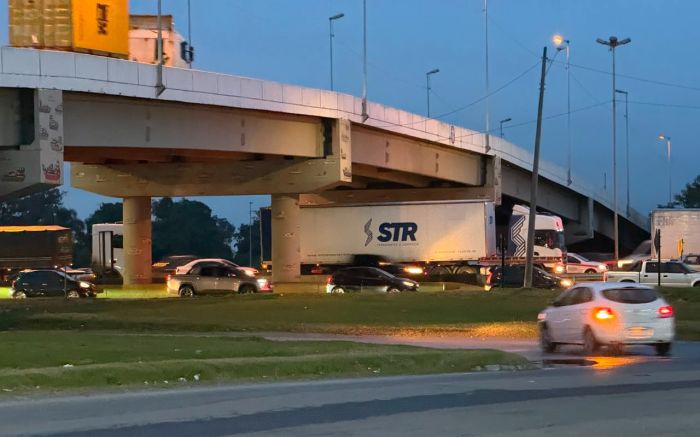 Tranqueira toma conta da BR 101