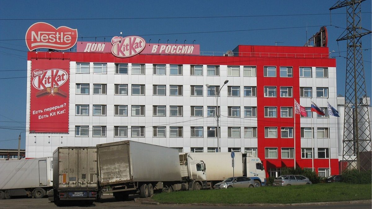 Mais uma gigante na mira: Putin é provocado a confiscar marcas da Nestlé para administração estatal na Rússia