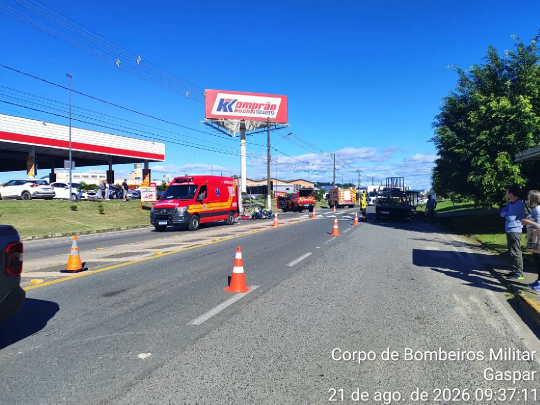 Idosa fica ferida após colisão entre carro e bicicleta em Gaspar