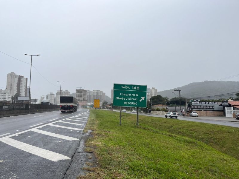 Obras na BR 101 fecham faixa e saída em Itapema na noite de sexta-feira