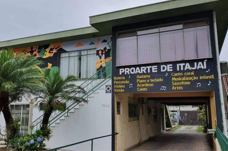 Projeto leva teatro, dança e música a crianças e adolescentes de Itajaí