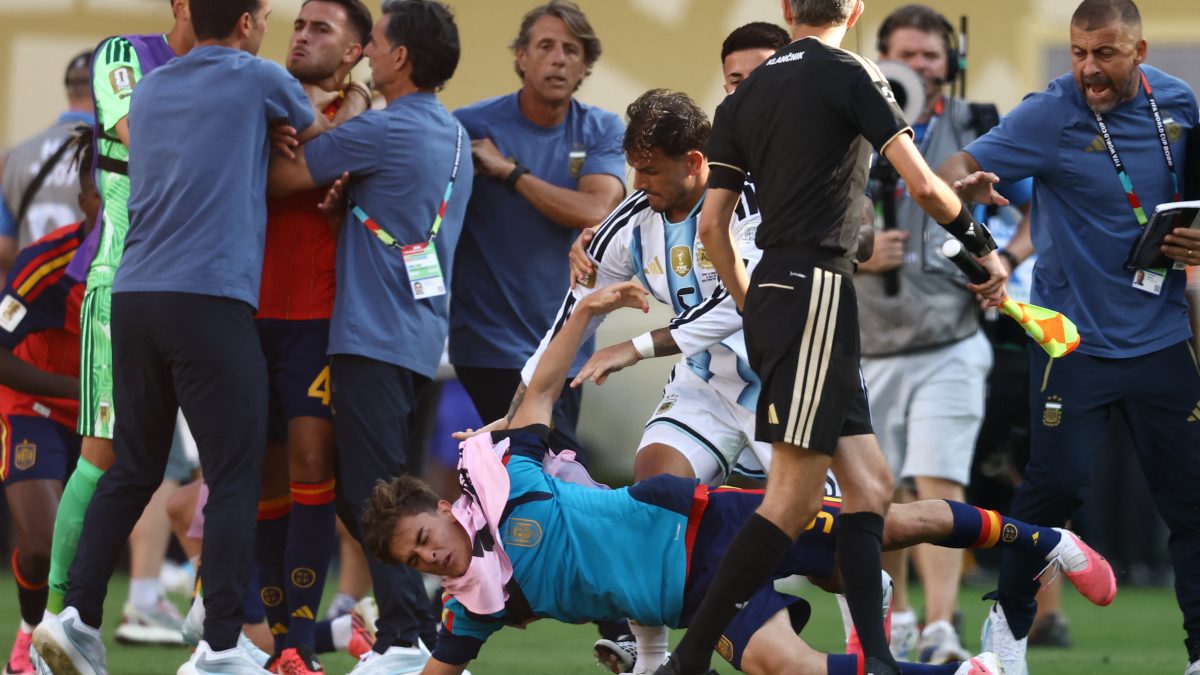R$ 1,6 milhão e 10 jogos de gancho: Fifa pune Argentina após briga na final da Copa do Mundo; veja as sanções
