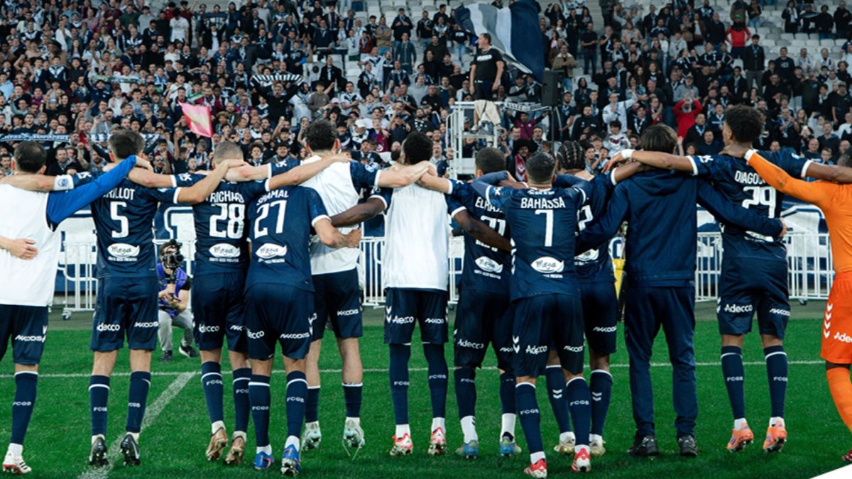 ‘Risco de liquidação’: clube histórico na Europa sofre derrota judicial após ser vendido por 1 euro