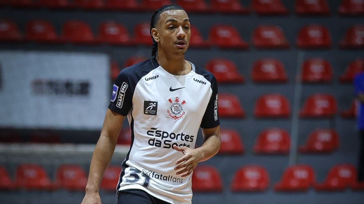 Novo Leozinho? Corinthians testa artilheiro do futsal no campo após pedido de Fernando Diniz; entenda