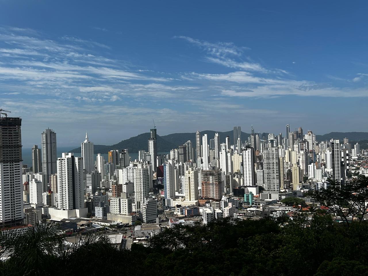 Balneário Camboriú regulamenta cálculo do ITBI e proíbe uso automático de valores genéricos
