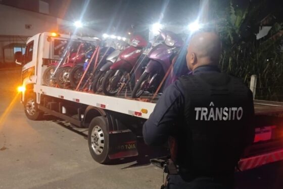 Sete veículos são removidos por estacionamento irregular na Rua Sergipe em BC