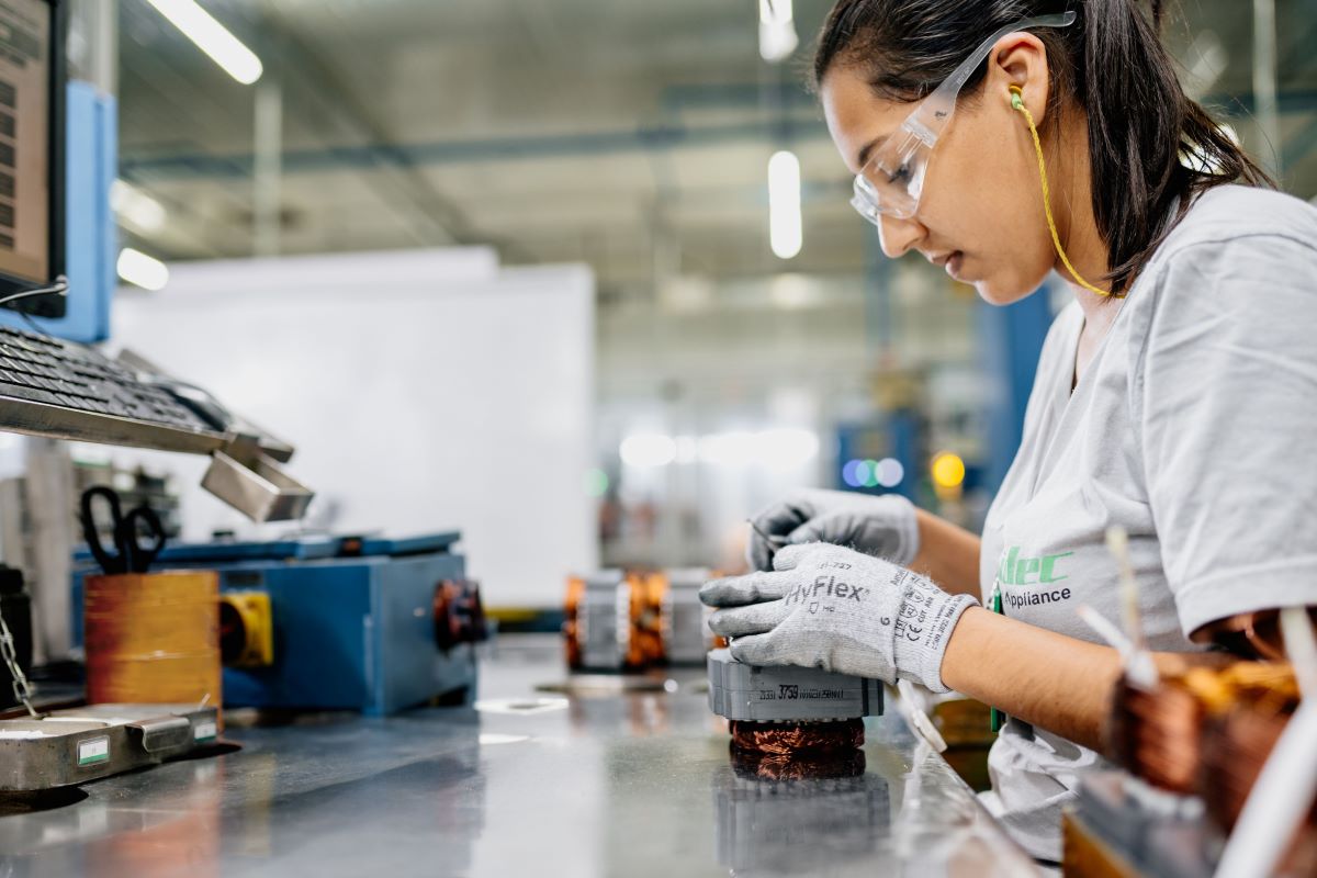 Nidec (Embraco oferece 40 vagas para jovens aprendizes, incluindo formação técnica no Senai