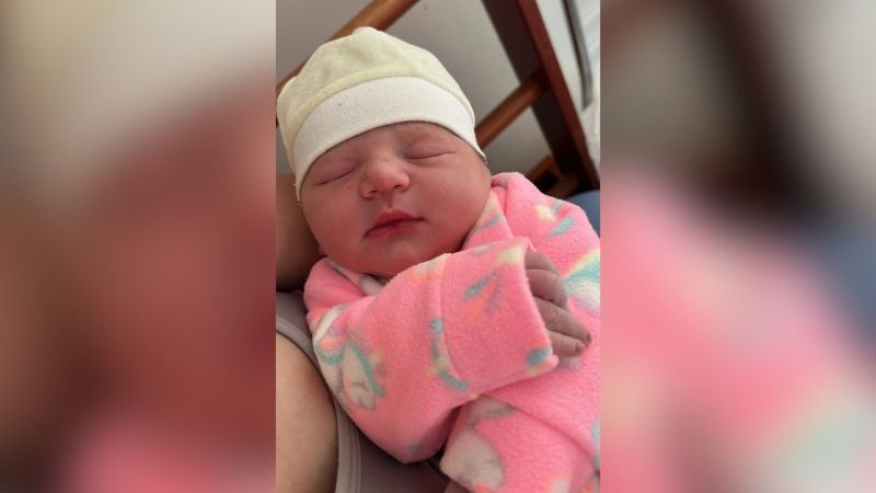 Bebê nasce dentro de ambulância na BR 101 em Itapema