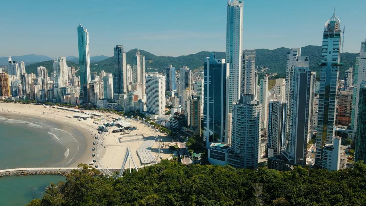 Mudança no mapa da construção libera torres de até 150 metros nos bairros de Balneário Camboriú e amplia arrecadação na ‘Dubai brasileira’